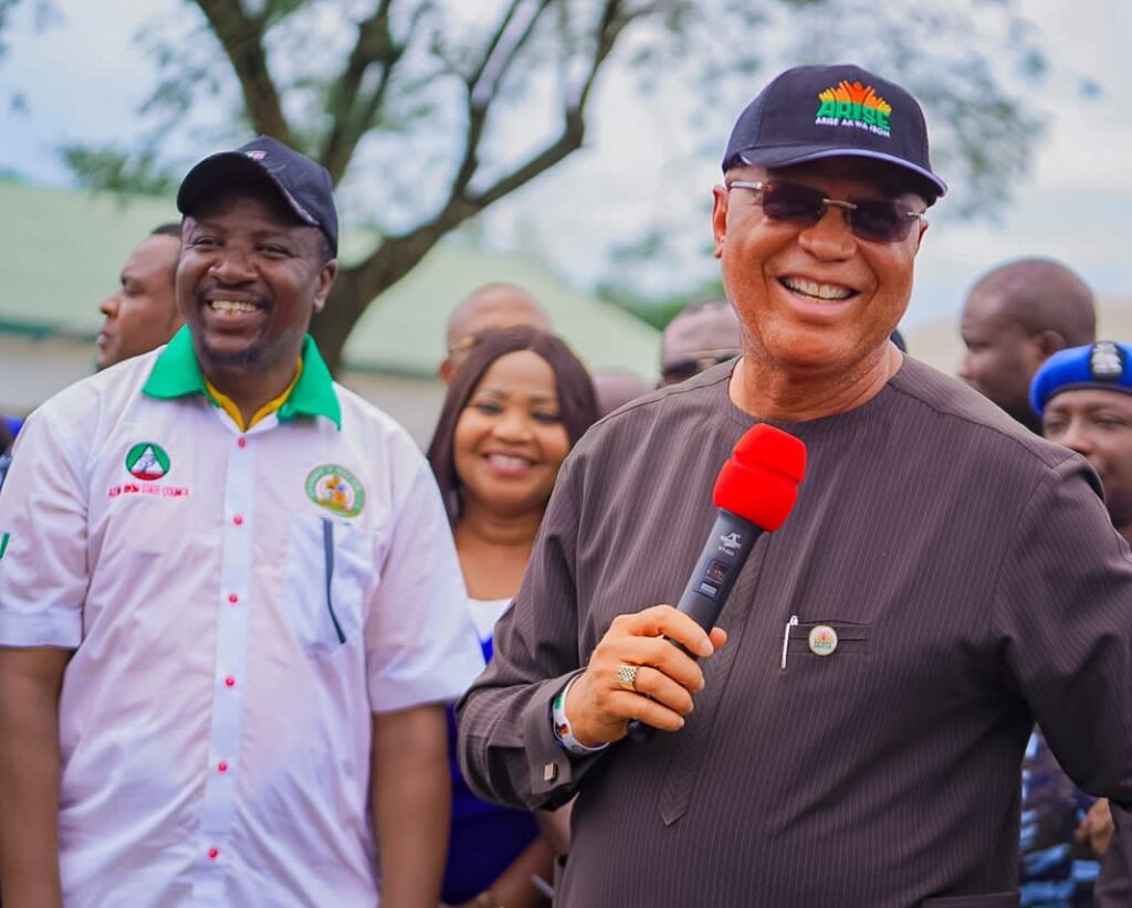 Governor Eno pays gratuities, leave grants, imprest