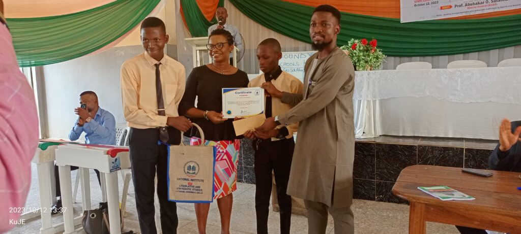 Community Secondary School Aka Offot floors Topfaith, others in quiz competition